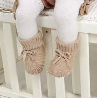 Thumbnail for SnuggleSteps – Chaudes et douces – Chaussons tricotés pour bébés