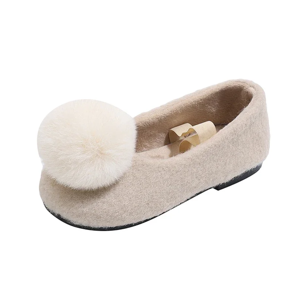 SoftSteps –  Chaudes et douillettes – Chaussures pour filles avec pompon en peluche