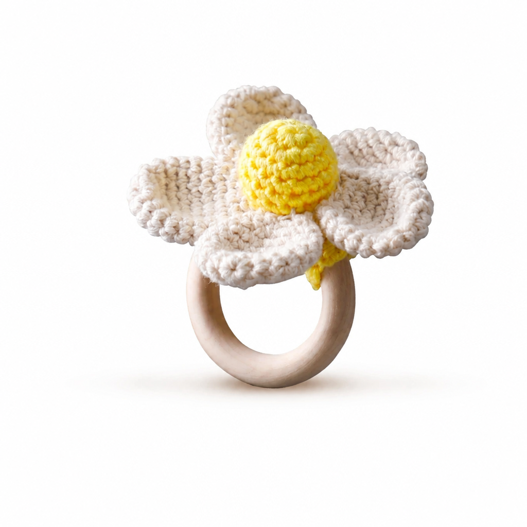 CuddleRattle – Doux et ludique – Hochet pour bébé au crochet avec anneau en bois