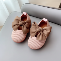 Thumbnail for SweetBow – Mignon et pratique – Chaussons de bébé tricotés avec un nœud papillon