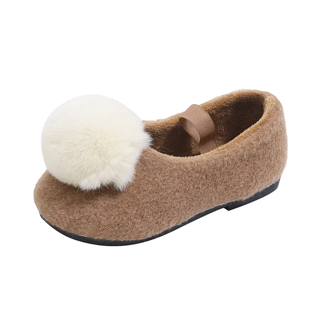 SoftSteps –  Chaudes et douillettes – Chaussures pour filles avec pompon en peluche