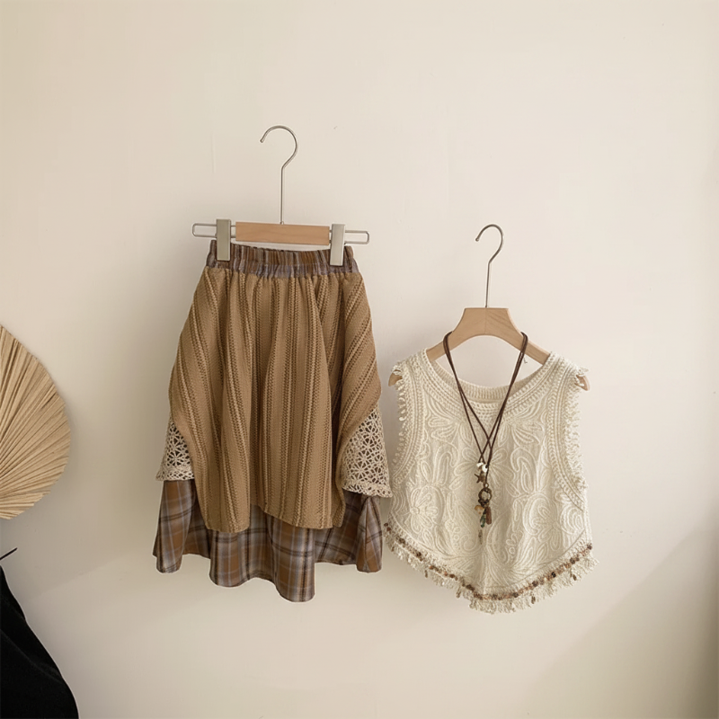 TinyTrends – Boho chic et mignon – Haut au crochet et jupe à carreaux
