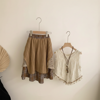 Thumbnail for TinyTrends – Boho chic et mignon – Haut au crochet et jupe à carreaux