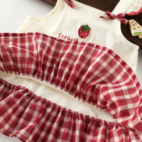 Thumbnail for BerryBloom – Mignon et confortable – Robe pour fille avec un patch représentant une fraise et un lapin
