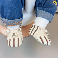 Thumbnail for TinyToes – Douces et chaudes – Premières chaussures pour bébé au motif rayé