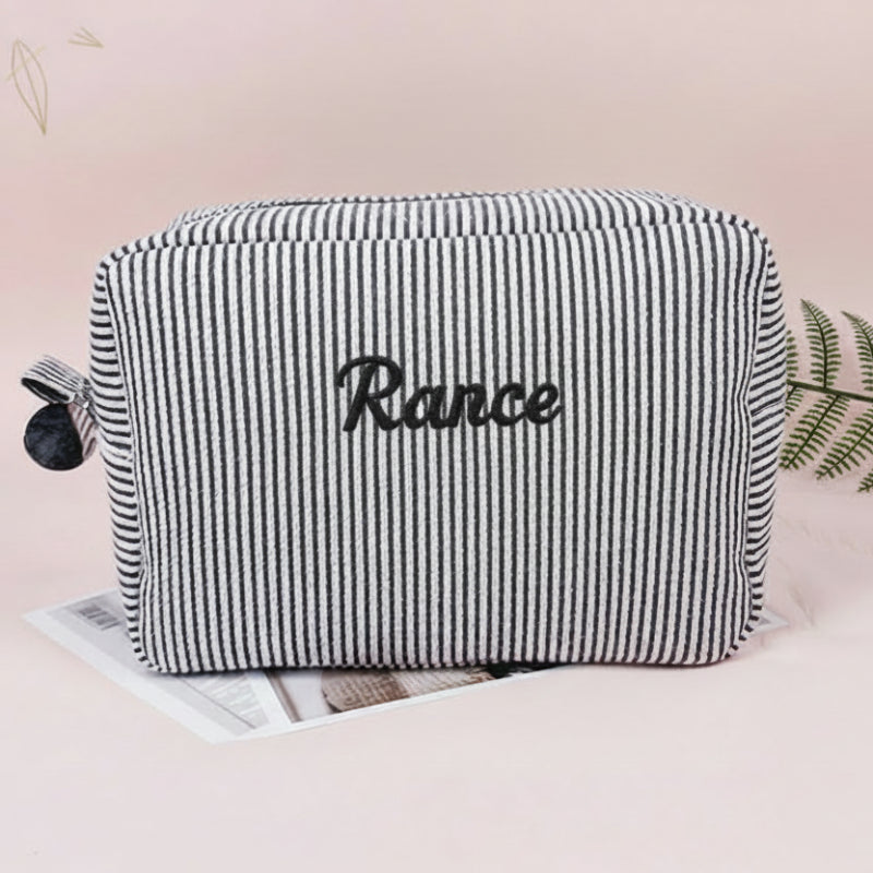 Striped Name Pouch – Personnalisée et élégante – Trousse à maquillage