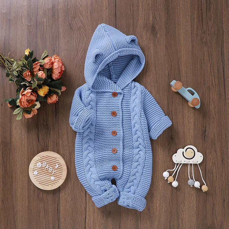 SoftKnit – Chaleureux et mignon – Combinaison à capuche en tricot pour bébé