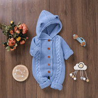 Thumbnail for SoftKnit – Chaleureux et mignon – Combinaison à capuche en tricot pour bébé