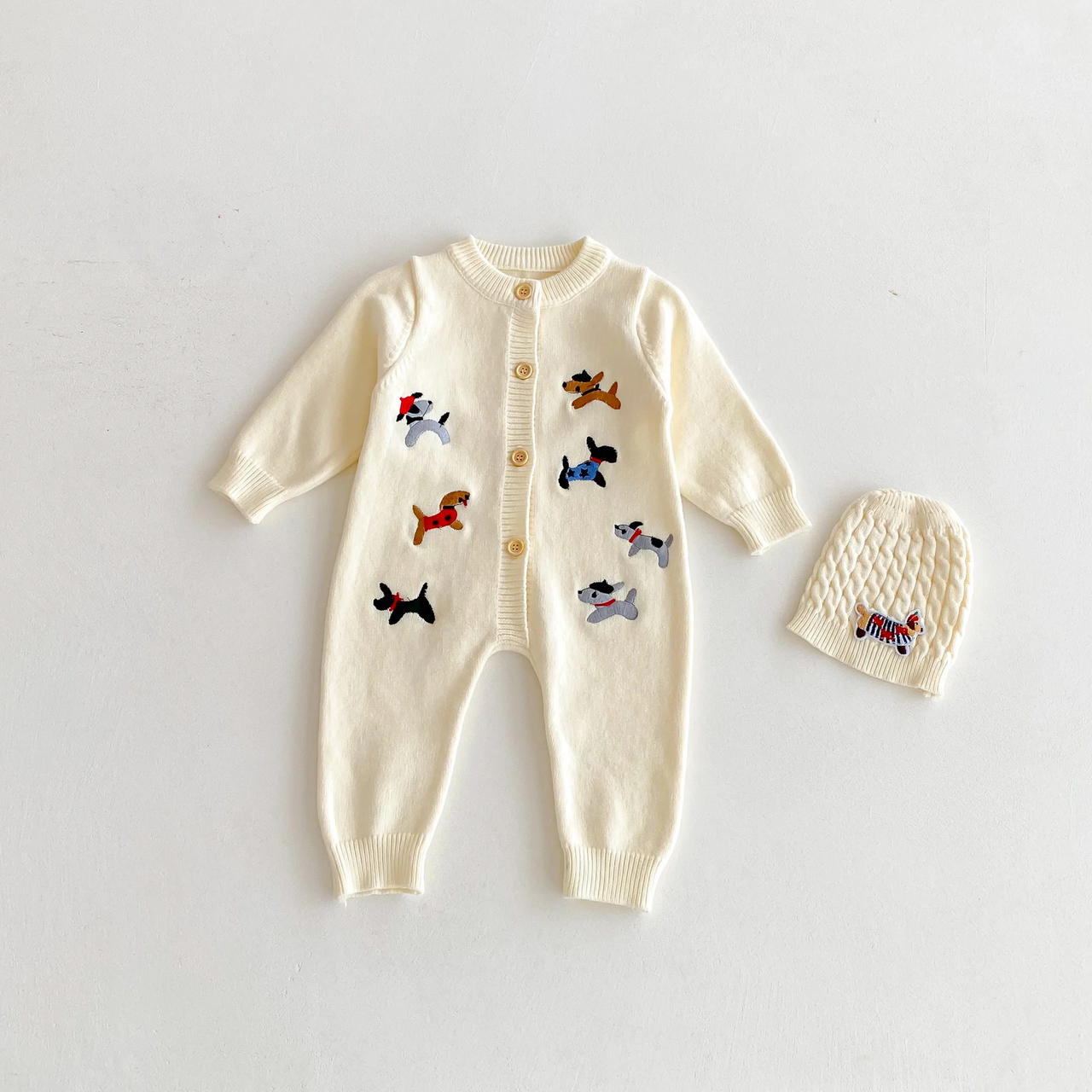 PlayfulKnit – Doux et mignon – Combinaison pour bébé en tricot avec imprimé chiens
