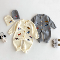 Thumbnail for PlayfulKnit – Doux et mignon – Combinaison pour bébé en tricot avec imprimé chiens