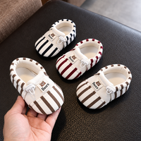 Thumbnail for TinyToes – Douces et chaudes – Premières chaussures pour bébé au motif rayé