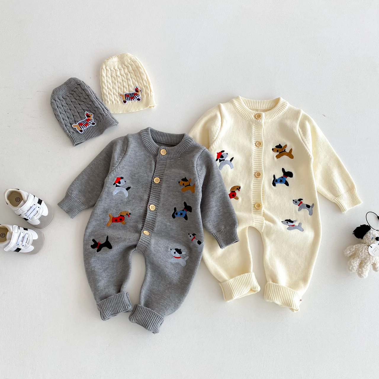 PlayfulKnit – Doux et mignon – Combinaison pour bébé en tricot avec imprimé chiens
