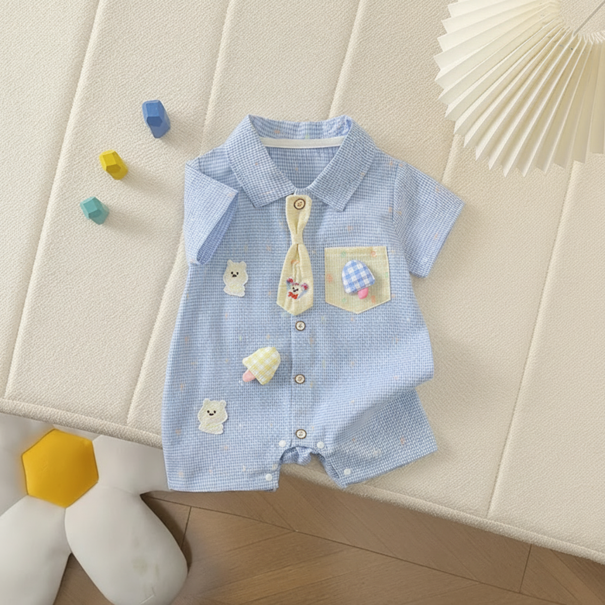 KiddoStyle – Mignon et tout doux – Combinaison pour enfant avec cravate et écusson