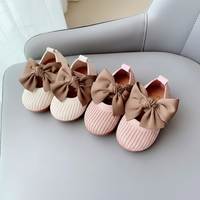 Thumbnail for SweetBow – Mignon et pratique – Chaussons de bébé tricotés avec un nœud papillon