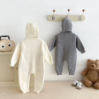 Thumbnail for PlayfulKnit – Doux et mignon – Combinaison pour bébé en tricot avec imprimé chiens