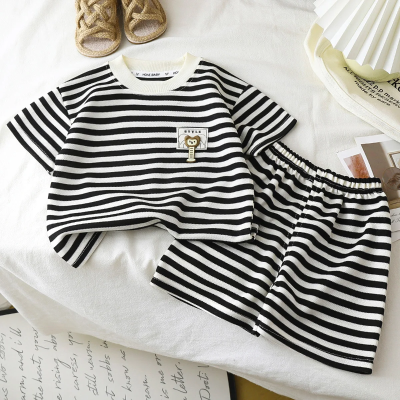 Kids Stripe Outfit – Tendance et confort – Tenue d'été pour enfants