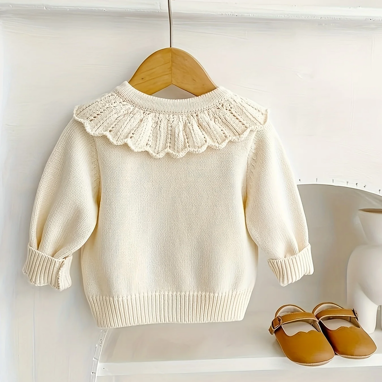 FloraKnit – Chaleureux et tendance – Cardigan en maille avec des détails floraux