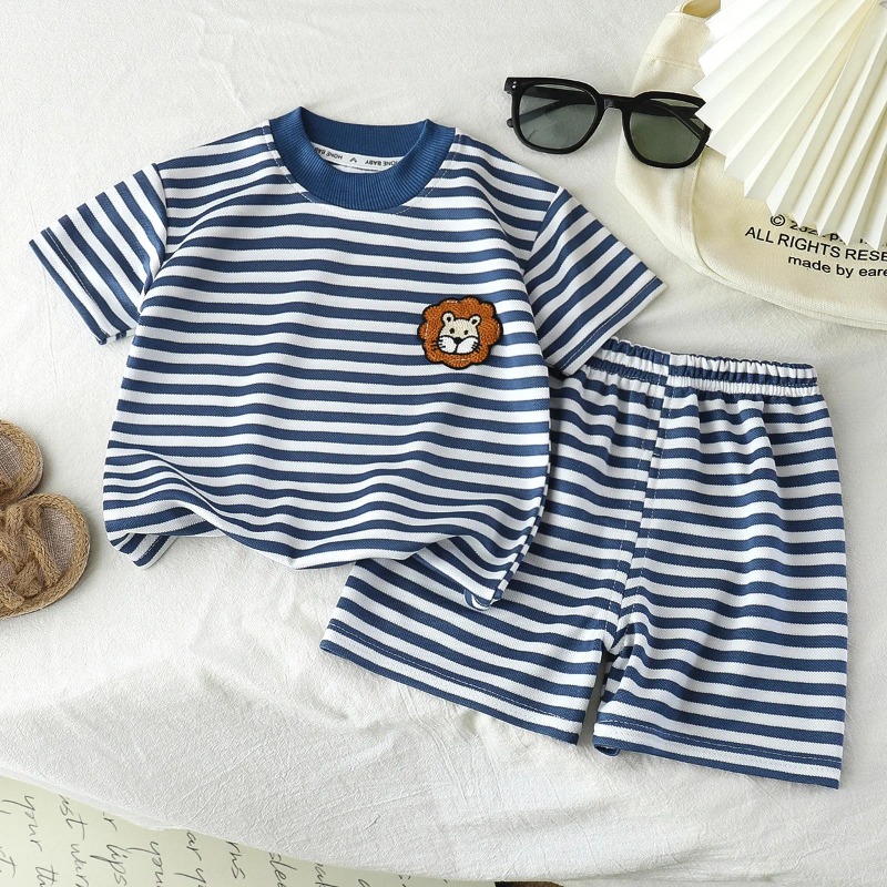 Kids Stripe Outfit – Tendance et confort – Tenue d'été pour enfants