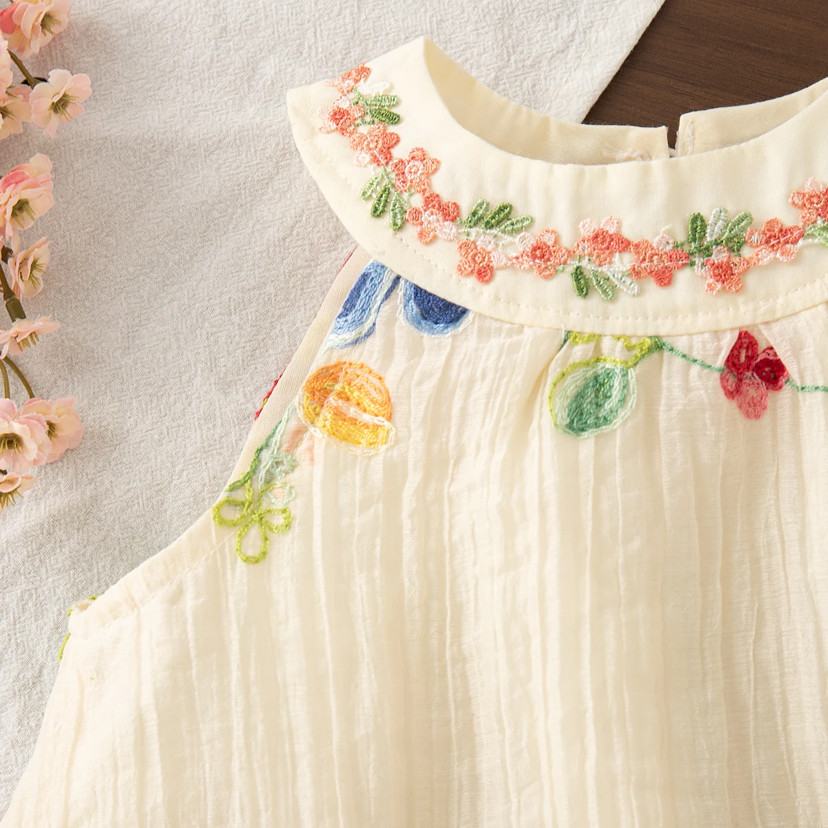 MiniFlora – Légère et ravissante – Robe brodée pour petites filles