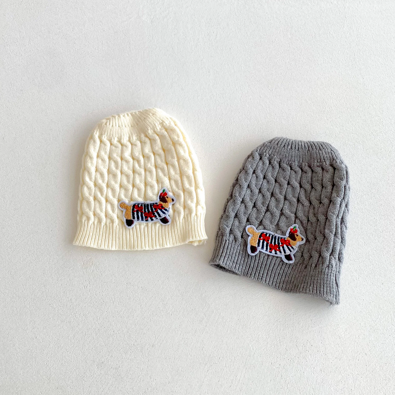 PlayfulKnit – Doux et mignon – Combinaison pour bébé en tricot avec imprimé chiens