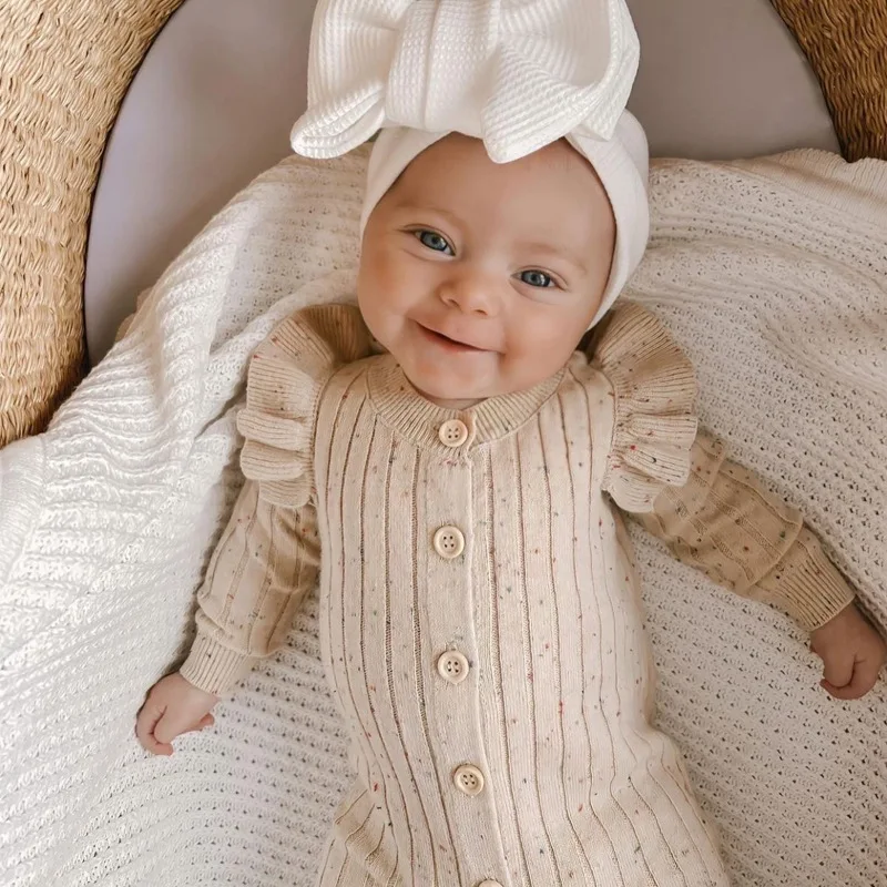 MiniAurora – Doux et élégant – Combinaison tricotée pour bébé avec des ailes d'ange et un bandeau