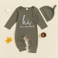 Thumbnail for CuddleBaby – Bonjour, je suis nouvelle ici – Ensemble combi-pantalon et bonnet pour bébé