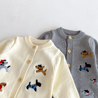 Thumbnail for PlayfulKnit – Doux et mignon – Combinaison pour bébé en tricot avec imprimé chiens