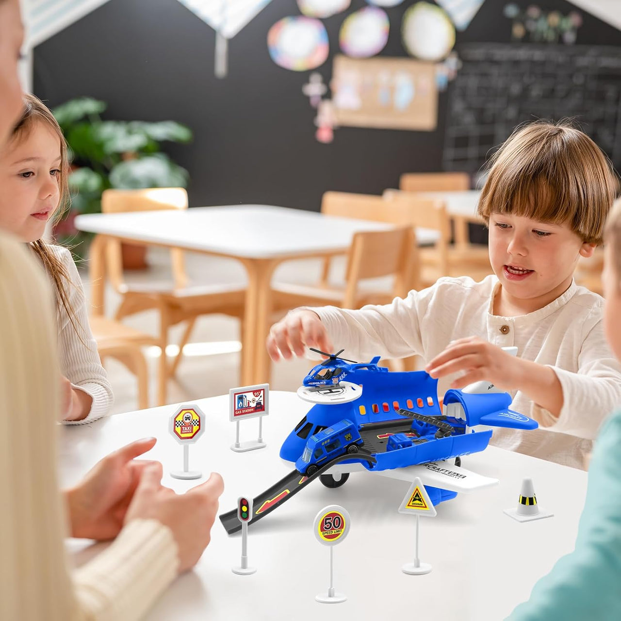 MiniAirBase – Interactif et éducatif – Set de jeu aéroport avec véhicules