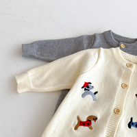 Thumbnail for PlayfulKnit – Doux et mignon – Combinaison pour bébé en tricot avec imprimé chiens
