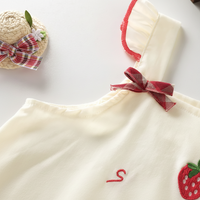 Thumbnail for BerryBloom – Mignon et confortable – Robe pour fille avec un patch représentant une fraise et un lapin