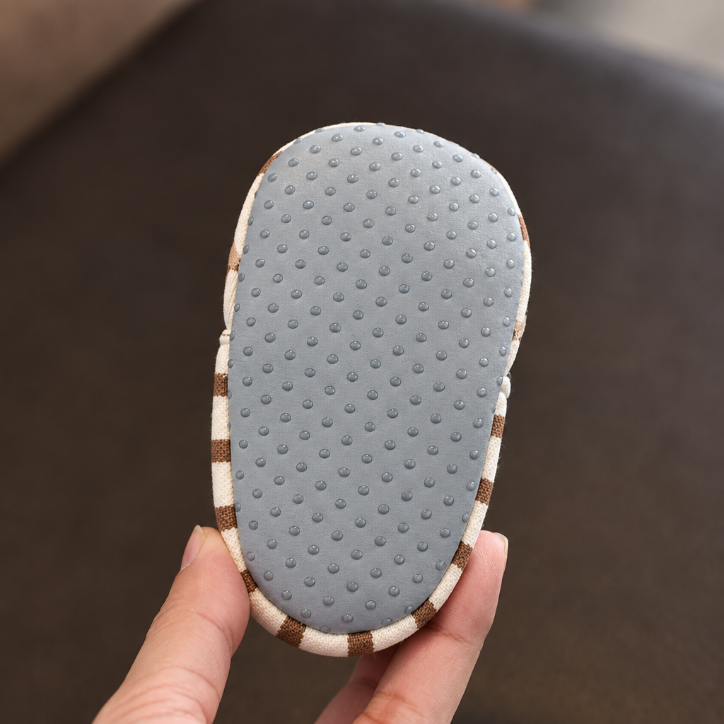 TinyToes – Douces et chaudes – Premières chaussures pour bébé au motif rayé
