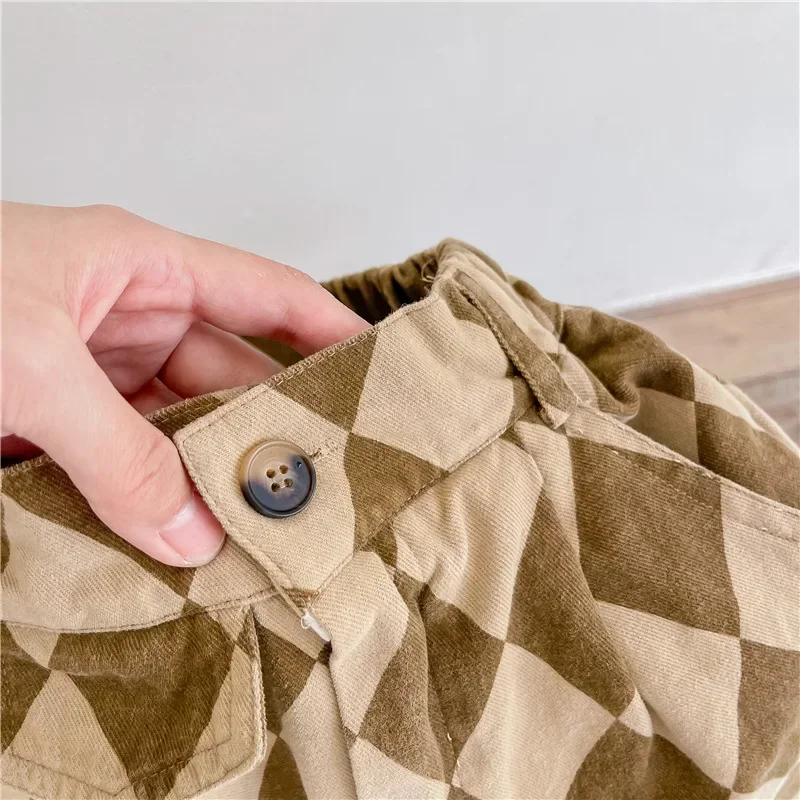 RetroBloom – Confortable et ludique – Pantalon pour enfant à motif argyle