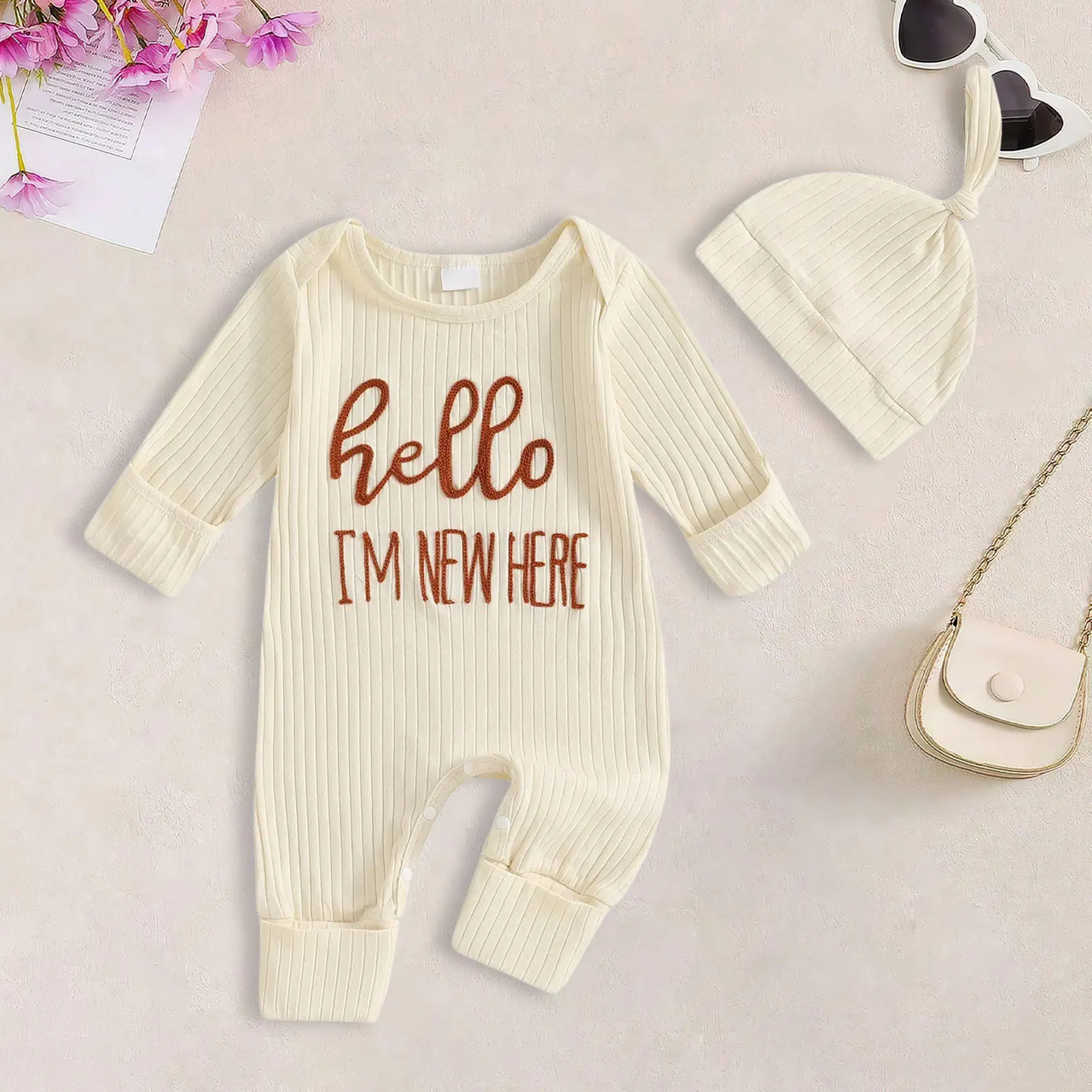 CuddleBaby – Bonjour, je suis nouvelle ici – Ensemble combi-pantalon et bonnet pour bébé