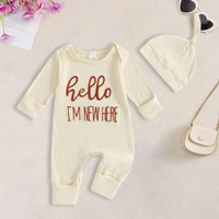 Thumbnail for CuddleBaby – Bonjour, je suis nouvelle ici – Ensemble combi-pantalon et bonnet pour bébé