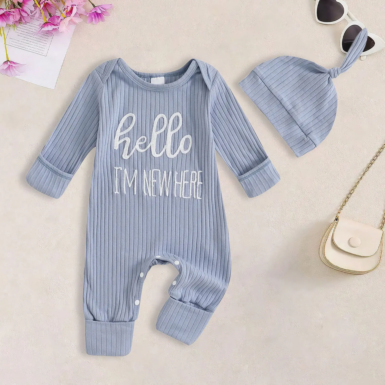 CuddleBaby – Bonjour, je suis nouvelle ici – Ensemble combi-pantalon et bonnet pour bébé