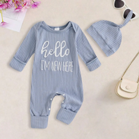 Thumbnail for CuddleBaby – Bonjour, je suis nouvelle ici – Ensemble combi-pantalon et bonnet pour bébé