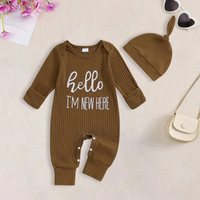 Thumbnail for CuddleBaby – Bonjour, je suis nouvelle ici – Ensemble combi-pantalon et bonnet pour bébé
