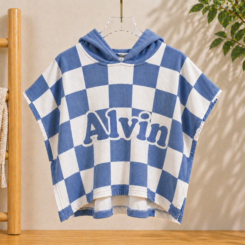 Personalized Hooded Towel – Douce et unique – Cape de bain personnalisée pour enfant