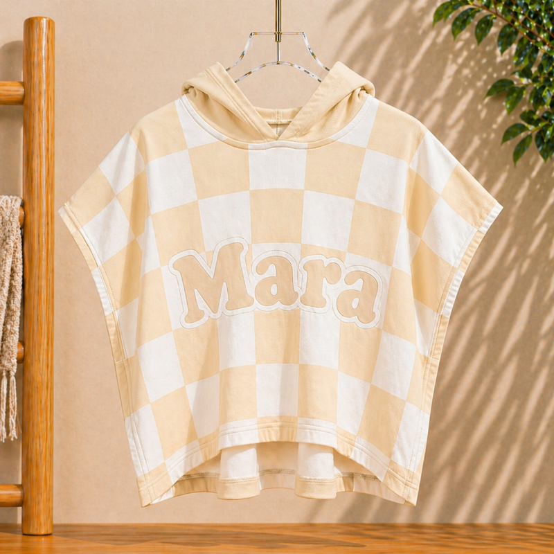 Personalized Hooded Towel – Douce et unique – Cape de bain personnalisée pour enfant