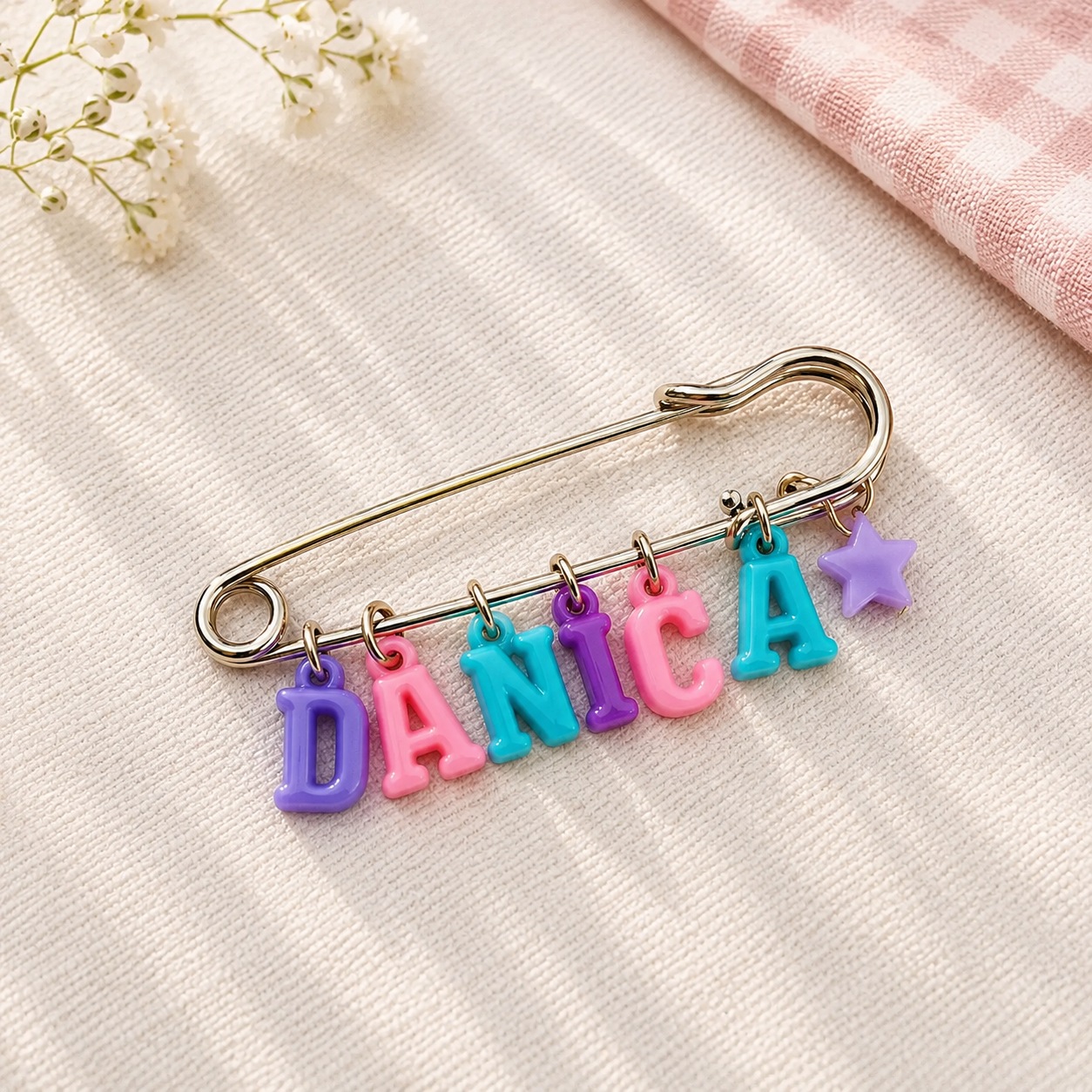 Personalized Charm Pin – Personnalisée et élégante – Broche avec prénom