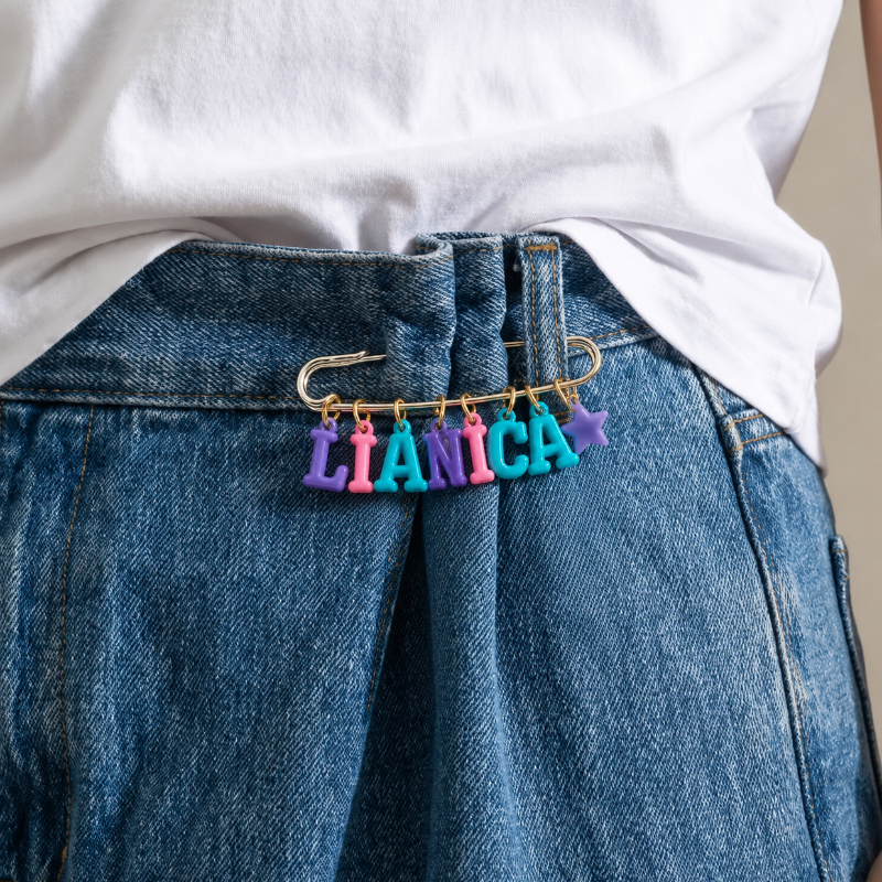 Personalized Charm Pin – Personnalisée et élégante – Broche avec prénom