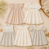 Lace Stitching Dress – Élégance et confort – Dentelle et surpiqûres