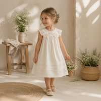 Thumbnail for Sleeveless Dress – Élégante et confortable – Robe à col en dentelle