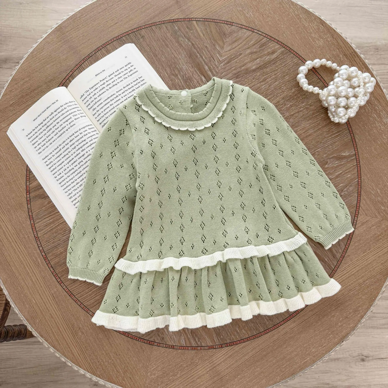 MiniBelle – Élégante et douce – Robe de bébé tricotée avec volants