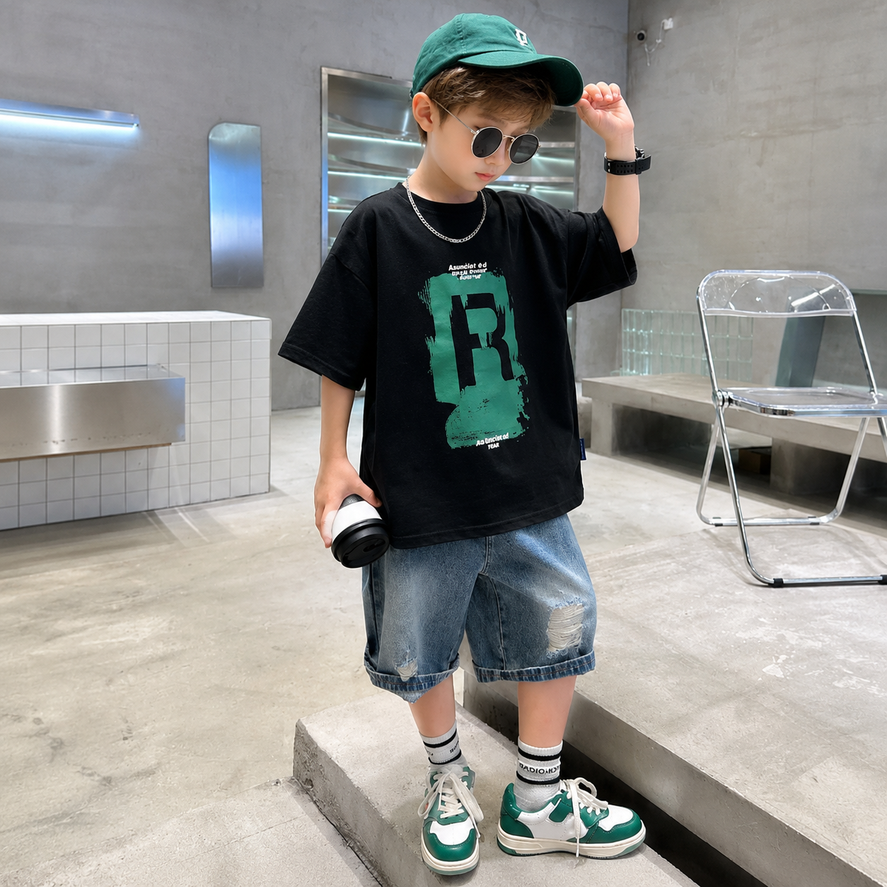 CoolBoys – Tendance et confortable – Tenue pour garçon avec t-shirt et short en jean