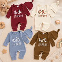 Thumbnail for CuddleBaby – Bonjour, je suis nouvelle ici – Ensemble combi-pantalon et bonnet pour bébé