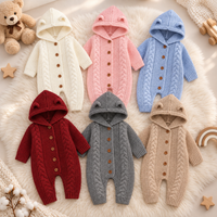 Thumbnail for SoftKnit – Chaleureux et mignon – Combinaison à capuche en tricot pour bébé