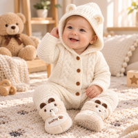 Thumbnail for SoftKnit – Chaleureux et mignon – Combinaison à capuche en tricot pour bébé