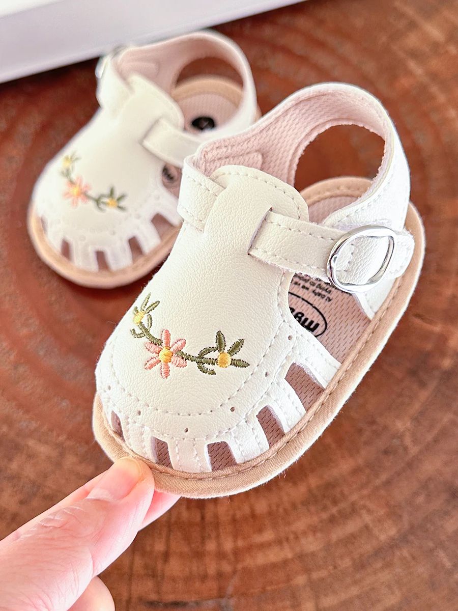 TinyPetals – Confort et style – Sandales pour bébé avec broderies florales
