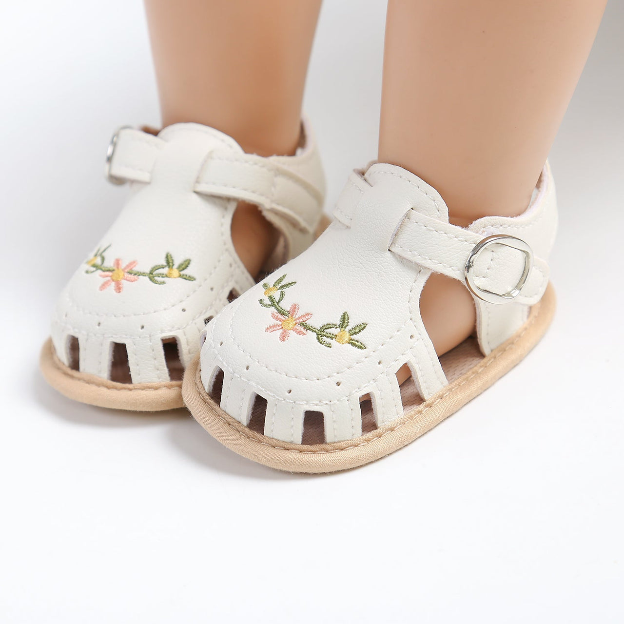 TinyPetals – Confort et style – Sandales pour bébé avec broderies florales